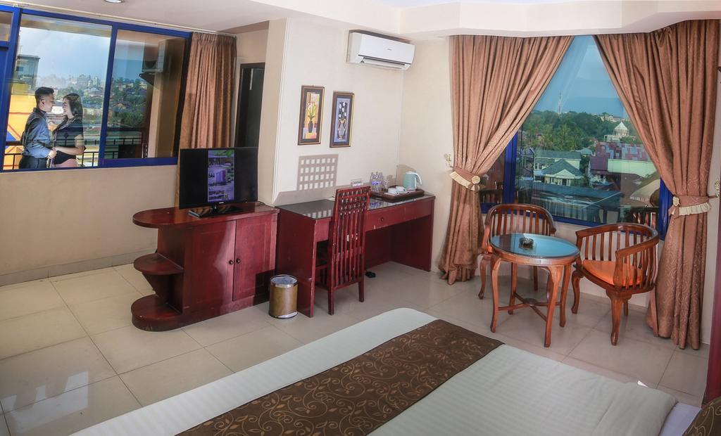 Grand Hotel จัมบี ภายนอก รูปภาพ