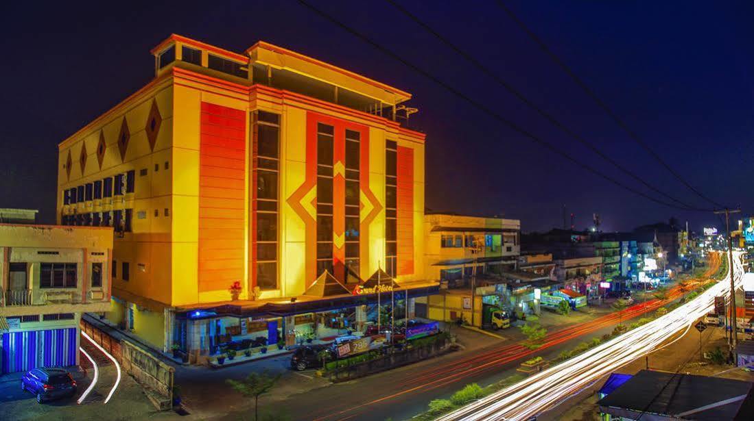 Grand Hotel จัมบี ภายนอก รูปภาพ