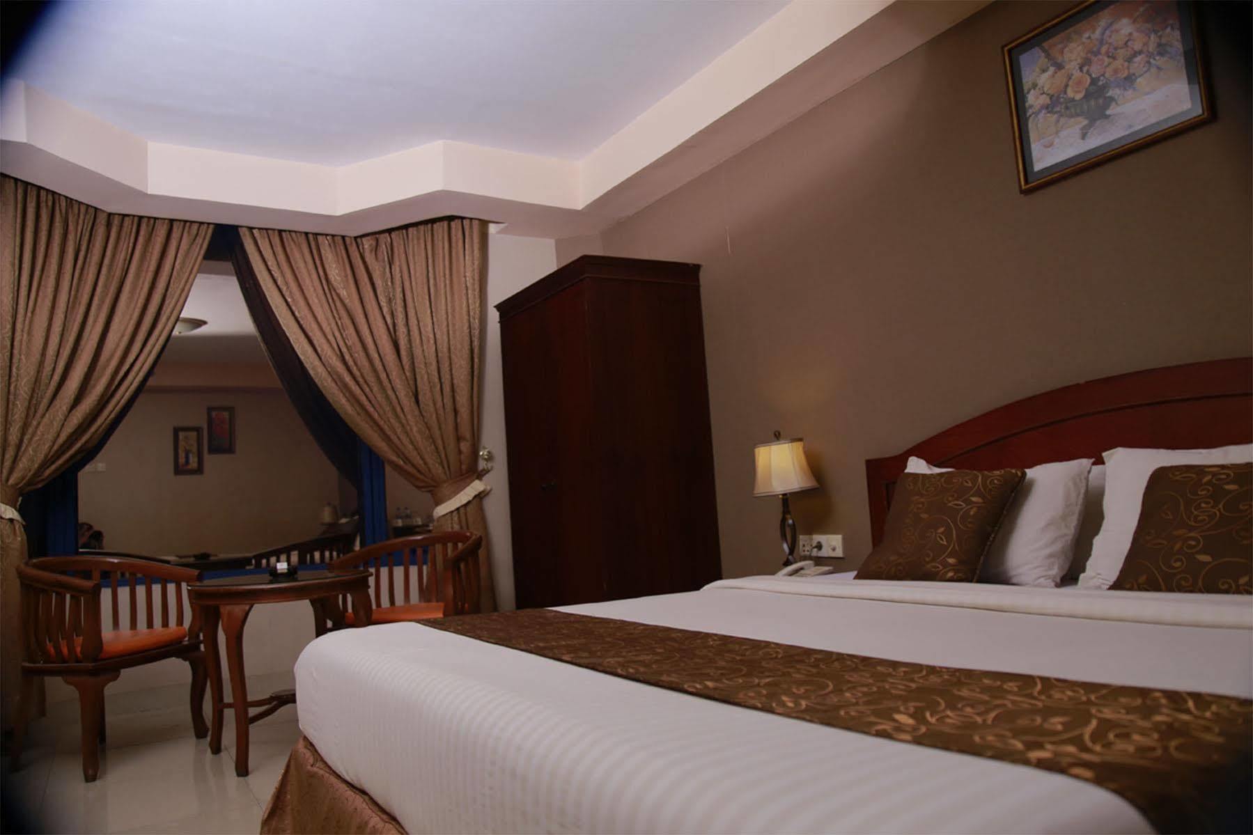 Grand Hotel จัมบี ภายนอก รูปภาพ